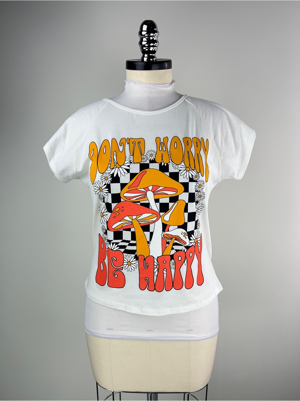 💚 3779. Graphic 'Don't Worry Be Happy' White Tee with Orange Mushroom Artwork